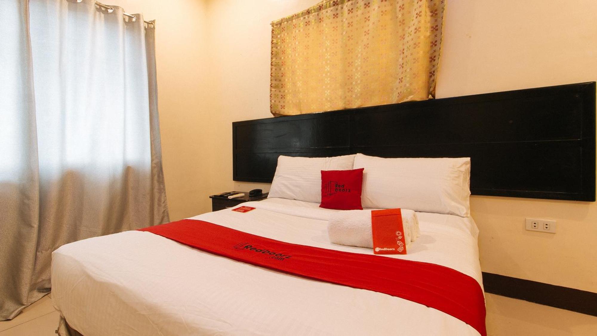 Reddoorz At V-Cat Apartelle Sampaloc Manila Exteriör bild