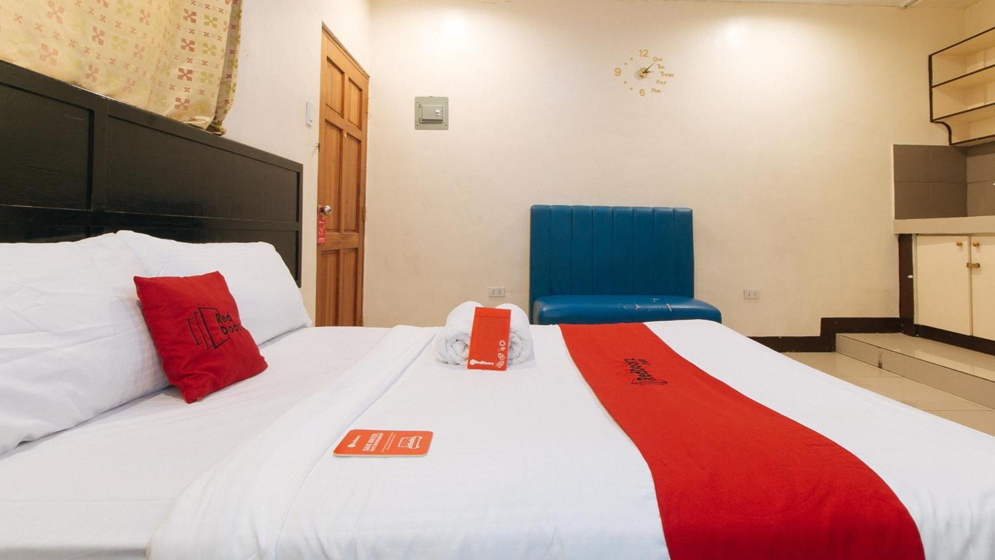 Reddoorz At V-Cat Apartelle Sampaloc Manila Exteriör bild