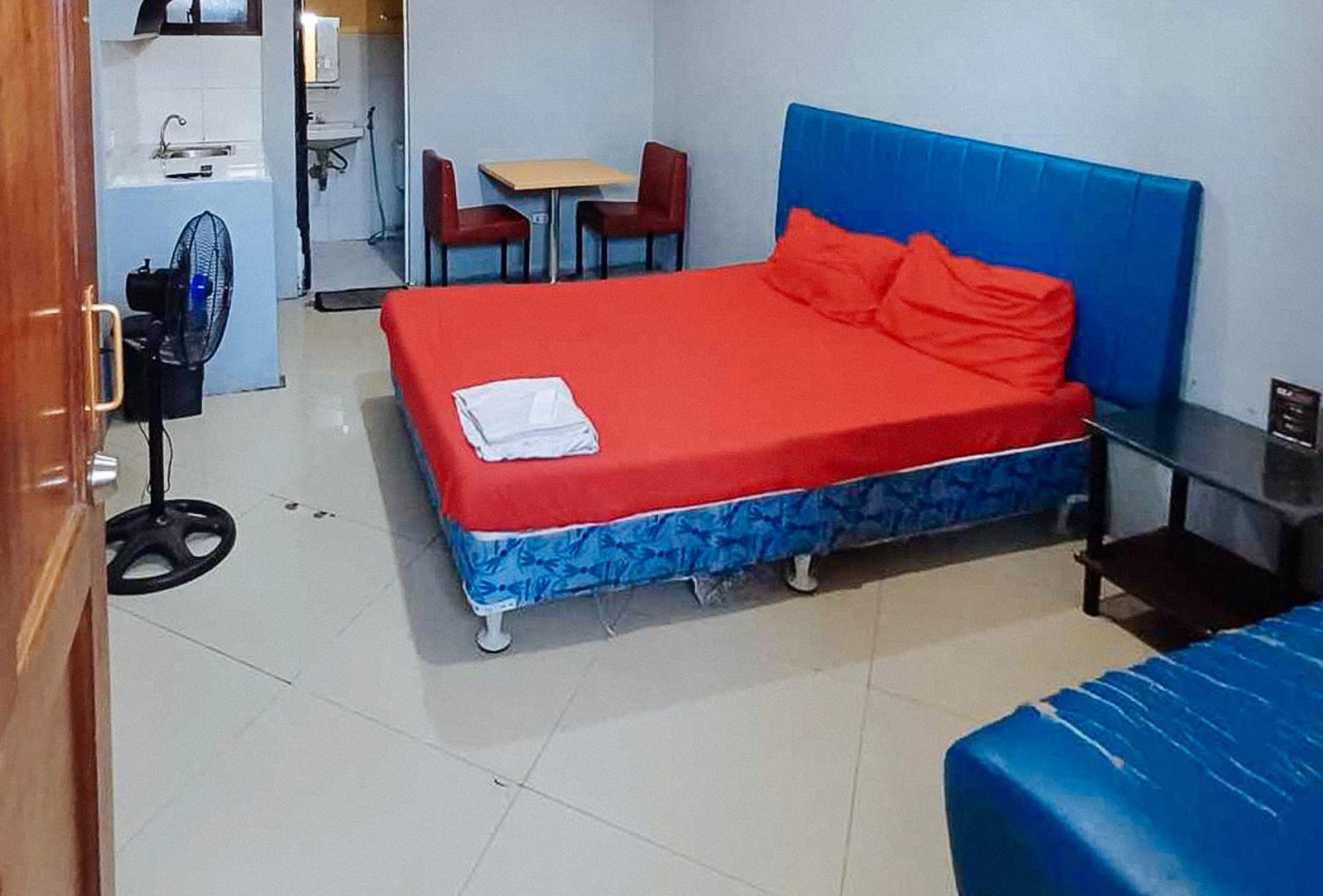 Reddoorz At V-Cat Apartelle Sampaloc Manila Exteriör bild